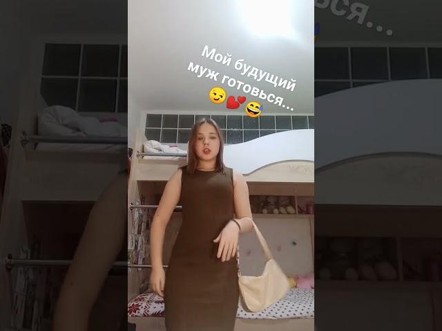 она говорит люблю,но потом снимает маску и.....