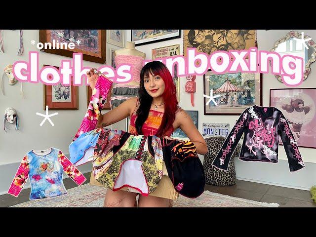 Unboxing a *Y2K EURO* clothing box // it was lost for a month!!!