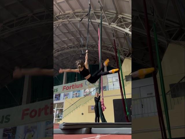  #aerialsilks  #trampoline  #dance  #shorts  #gym  #sports  #fypシ゚ #workout  #aerialacrobatics