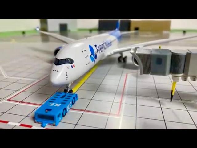 Airport Crash -- Plane Crash Stop Motion Animation Short Video (with sounds)