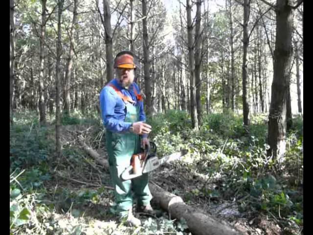 How to cross cut timber using the boring technique to prevent trapping your chainsaw.