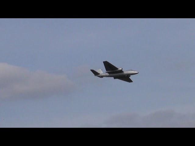 Great Sounding Canberra PR9 Fast Flypast