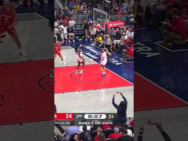 Caitlin Clark Drops DIME to Lexie Hull for Layup vs. Sky 