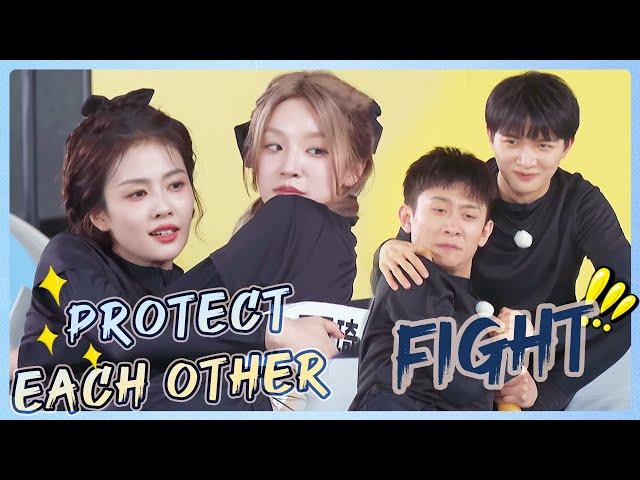 Close partners! Bai Lu and YUQI hold tight and protect each other in the fight | CLIP