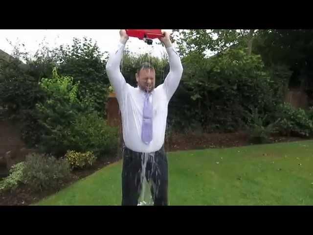 Android Andy does the Ice Bucket Challenge