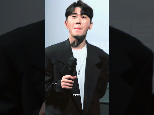 왕자에 적응 완료!!🫅왕자라고 맘껏 불러드릴게요  #영탁 #무대인사_대혜자_영탁 #youngtak  #왕자가왕자인데요_적응완료_영탁 (질문하라고 해서 손부터 들었습니다 오해마세용)