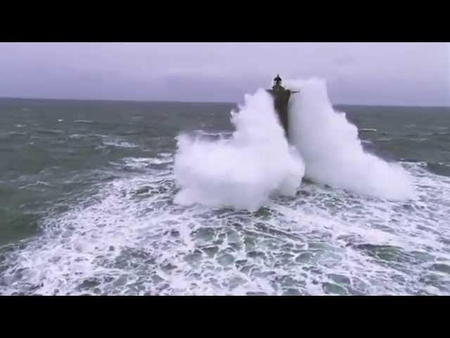 Big waves hitting lighthouse