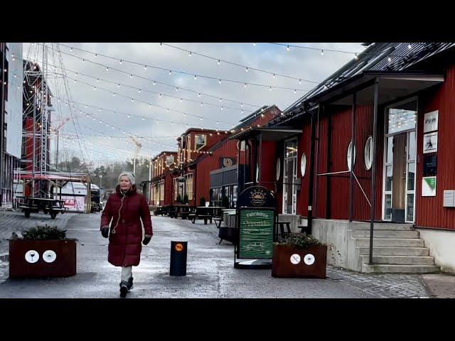 Stockholm Walks: Nacka strand. Exclusive harbor and living area off season.