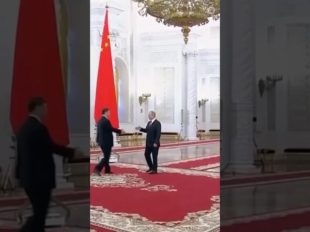 Putin Welcomes China's Xi to Kremlin During Moscow Visit