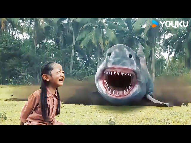 Shameful! The man pushed the little girl towards the shark! | Land Shark | YOUKU MONSTER MOVIE