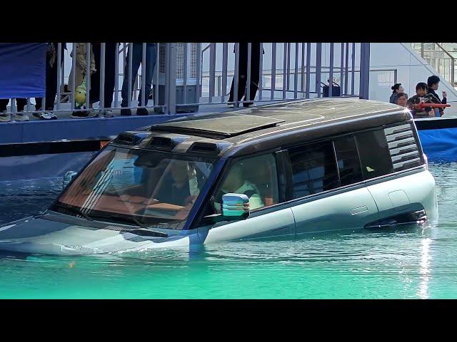 BYD Yangwang U8 Close-up Experience of Driving in Water