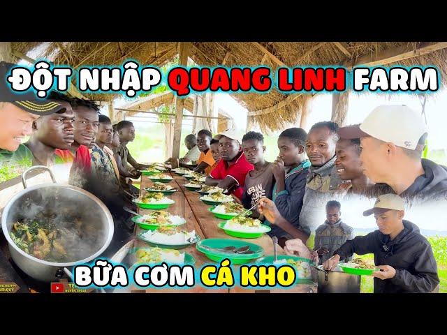 Công Nhân Quang Linh Farm Thưởng Thức "Bữa Cơm Cá Kho" Siêu Ngon.