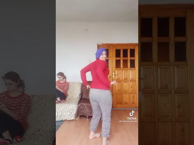 türbanlı kızdan azdırıcı twerk dansı