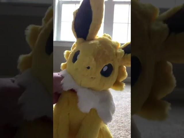 Unboxing the new comfy friends plushies from the Pokémon Center #plushies #eeveelution #pokemon