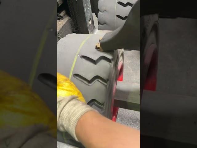 Cutting a heavy SOLID TIRE !? Second Life for Forklift GUM