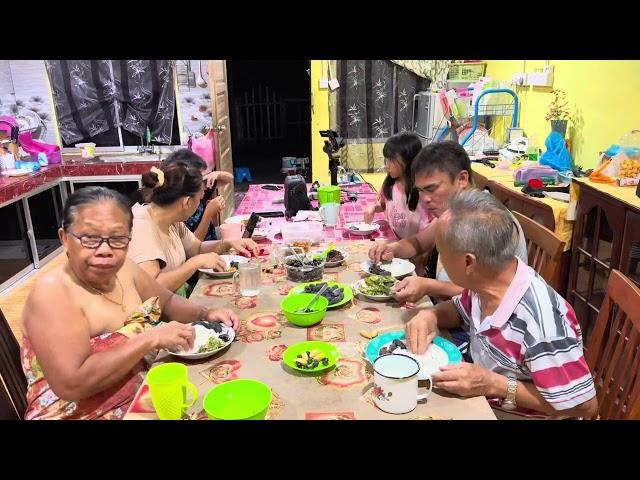 Mukbang Bersama Keluarga Tercinta.