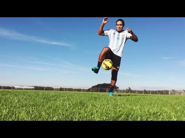 Soccer juggling freestyle
