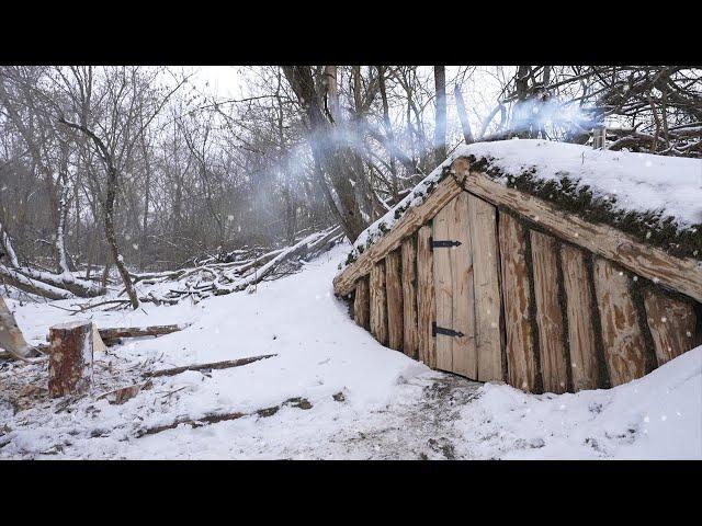 spent the night in anglers dugout , went to the ice river , bushcraft camp