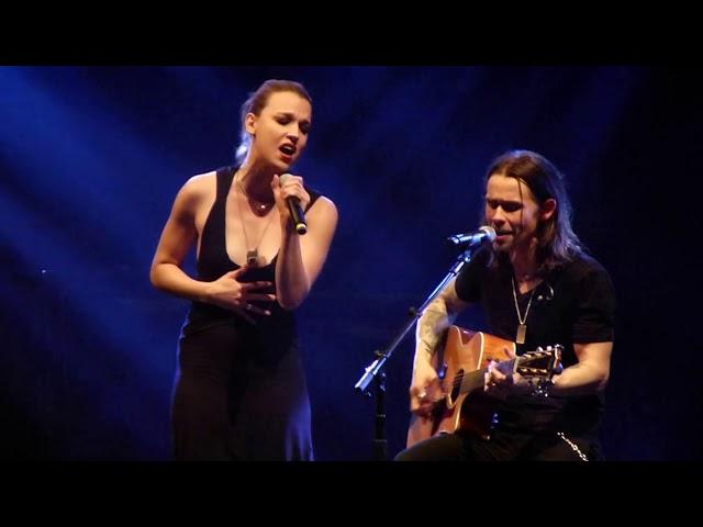 Watch Over You - Alter Bridge ft. Lzzy Hale Manchester Arena 22/10/2013 HD
