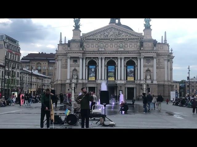 Lviv Opera House, May 2022. Street music