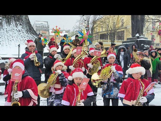 Львів 2024: Різдвяний оркестр на на фестивалі Нова радість стала Lviv Christmas 7 січня 2024 р.