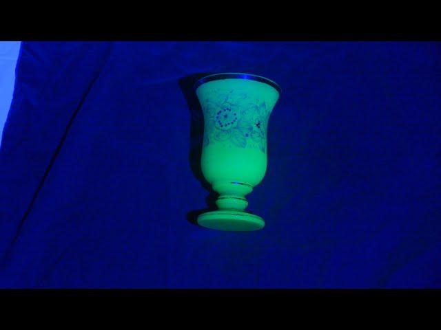 szkło chryzoprazowe - jadeite uranium glass chalice from Marienbad (Mariánské Lázně)