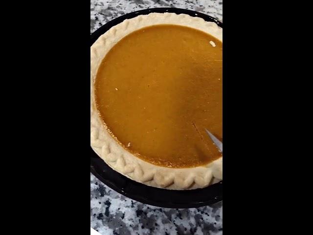 Happy Thanksgiving day to y'all || Roasted Turkey and Pumpkin pie 