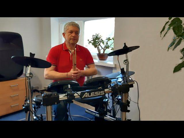 Композиция "Percussion AFRICA", исполняет ГЕННАДИЙ ГРОСФИЛЕР.