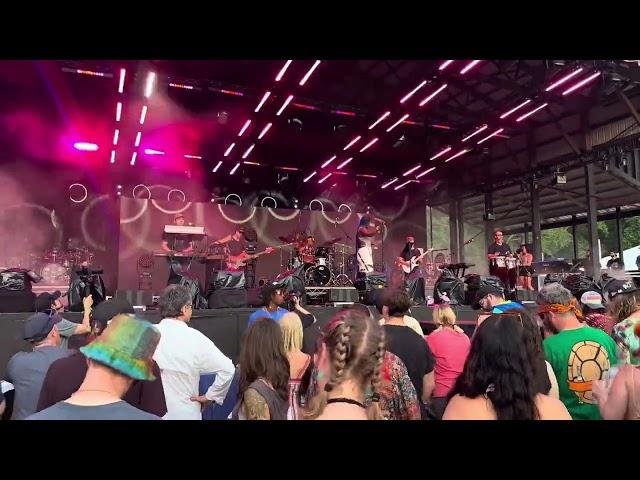 @DoomFlamingo covering “Happy Hour Hero” by @moeperiod live at @SummerCampFest May 26, 2024