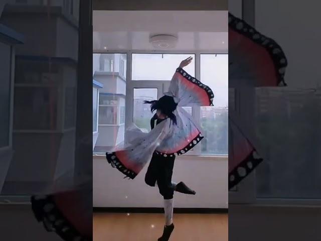 Shinobu Kochou Dance Cosplay 