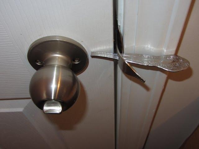 DINNER FORK DOOR LOCK