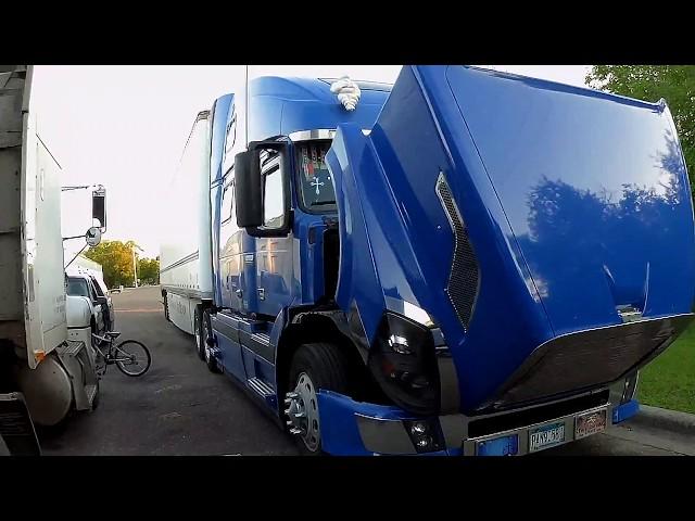 Установка зеркал на капот Volvo vnl780...