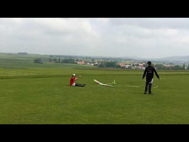 Lehrfilm: F3B-A - How not to land a glider in a competition...