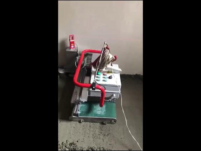 Робот Floor screed robot Clapa Floor Master для укладки полусухой стяжки на презентации в СПБ