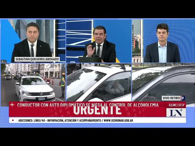 El diplomático ruso atrincherado en su auto mostró imágenes de misiles a las cámaras