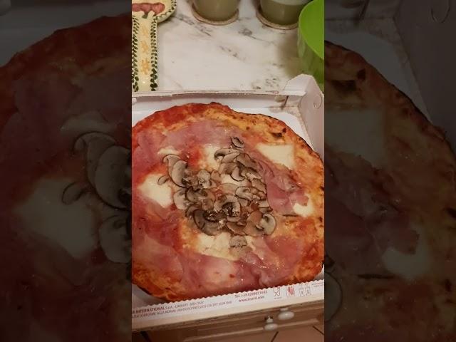 Италия, pizza ad asporto в Тоскане.