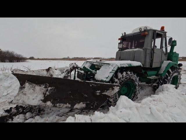 НАМЕЛО ТАК НАМЕЛО l ЧИСТИМ СНЕГ ТРАКТОРОМ l Т150К В ДЕЛЕ l ЗИМА В ДЕРЕВНЕ