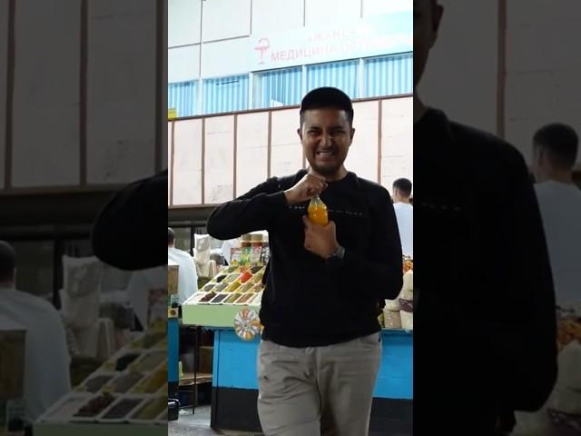 Fresh orange juice at a local bazaar! 