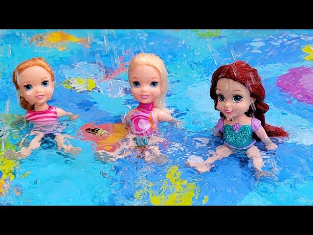 Splash pad ! Elsa & Anna toddlers - surprise - water fun - games