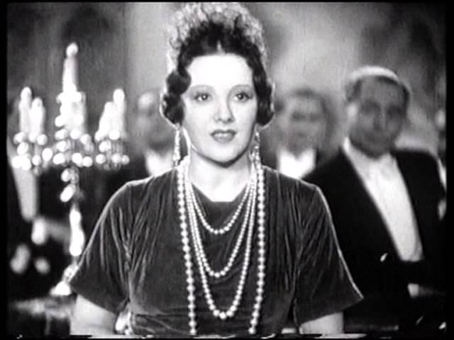 Franciska Gaal singt  "Kleine entzückende Frau" - Filmfragment aus "Csibi, der Fratz" (A 1933/34)