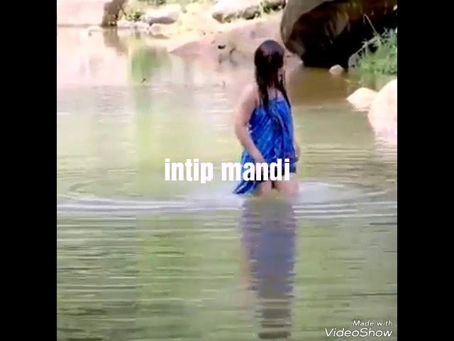 intip cewek cantik mandi di sungai