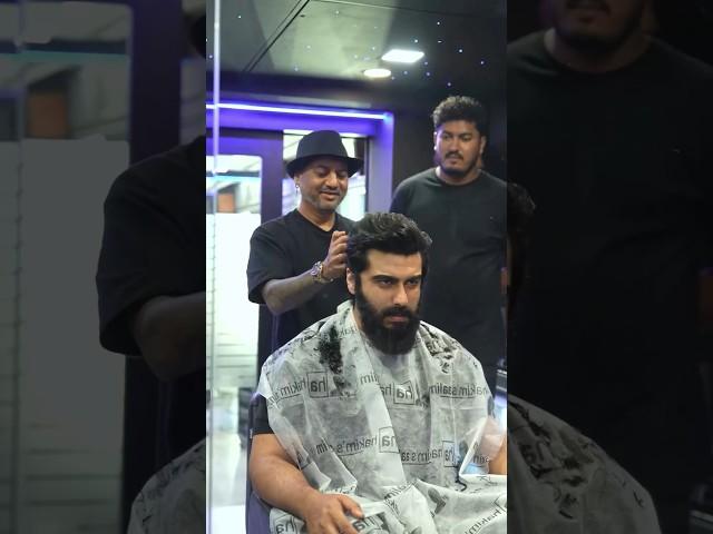 Arjun Kapoor tells hairstylist Aalim Hakim 'sexy bana do' as he wraps Singham Again shoot  #shorts