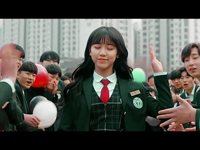 Everyone at school is in love with this girl -New series - Korean Clip