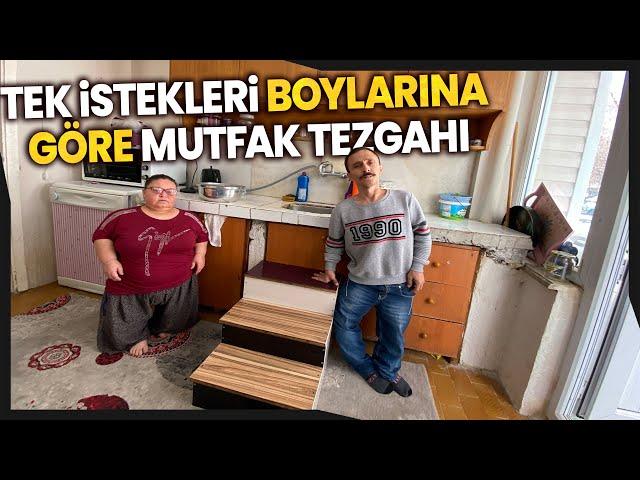 Cüce Çiftin Tek Derdi Var: Mutfak Tezgahlarının Boylarına Göre Olmaması