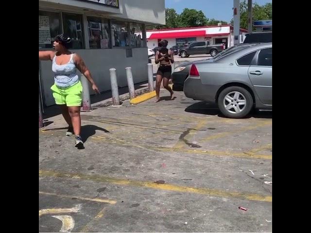 HoodFight: Girls Fight In Houston! Girl Loses Legs!!