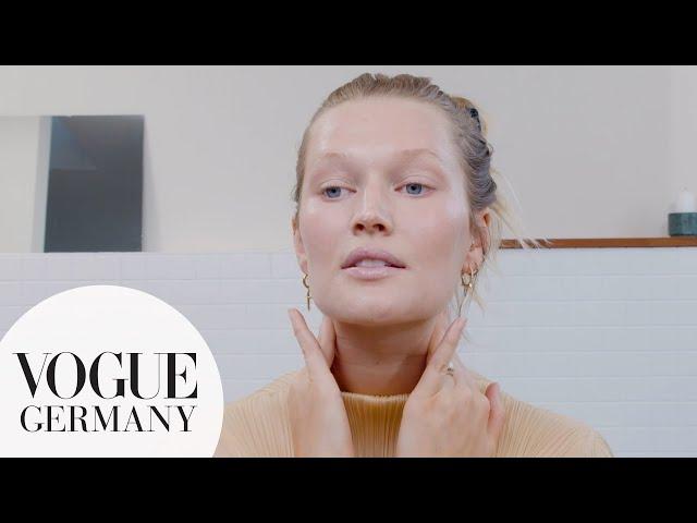 Toni Garrns Beauty-Routine in der Schwangerschaft: So sorgt sie für strahlende Haut | VOGUE Germany