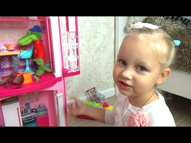 Alice plays !!! Everyone wants to live in the Barbie house ! Play dolls