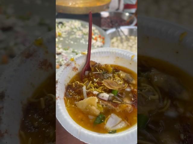 World famous samosa chaat #viralvideo #foodietraveller #foodvlog #streetfood #trendingshorts #new