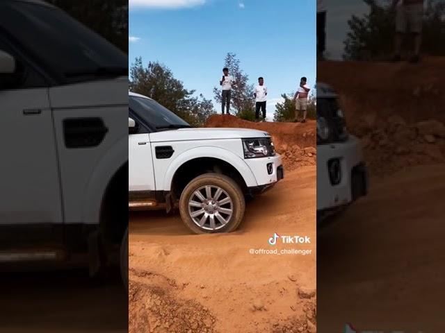 Land Rover Discovery 4 VS Jeep Wrangler unlimited