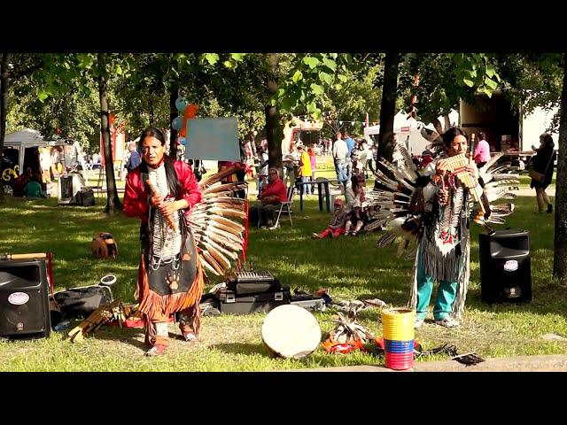 Feet themselves dance from this song of Native Americans!